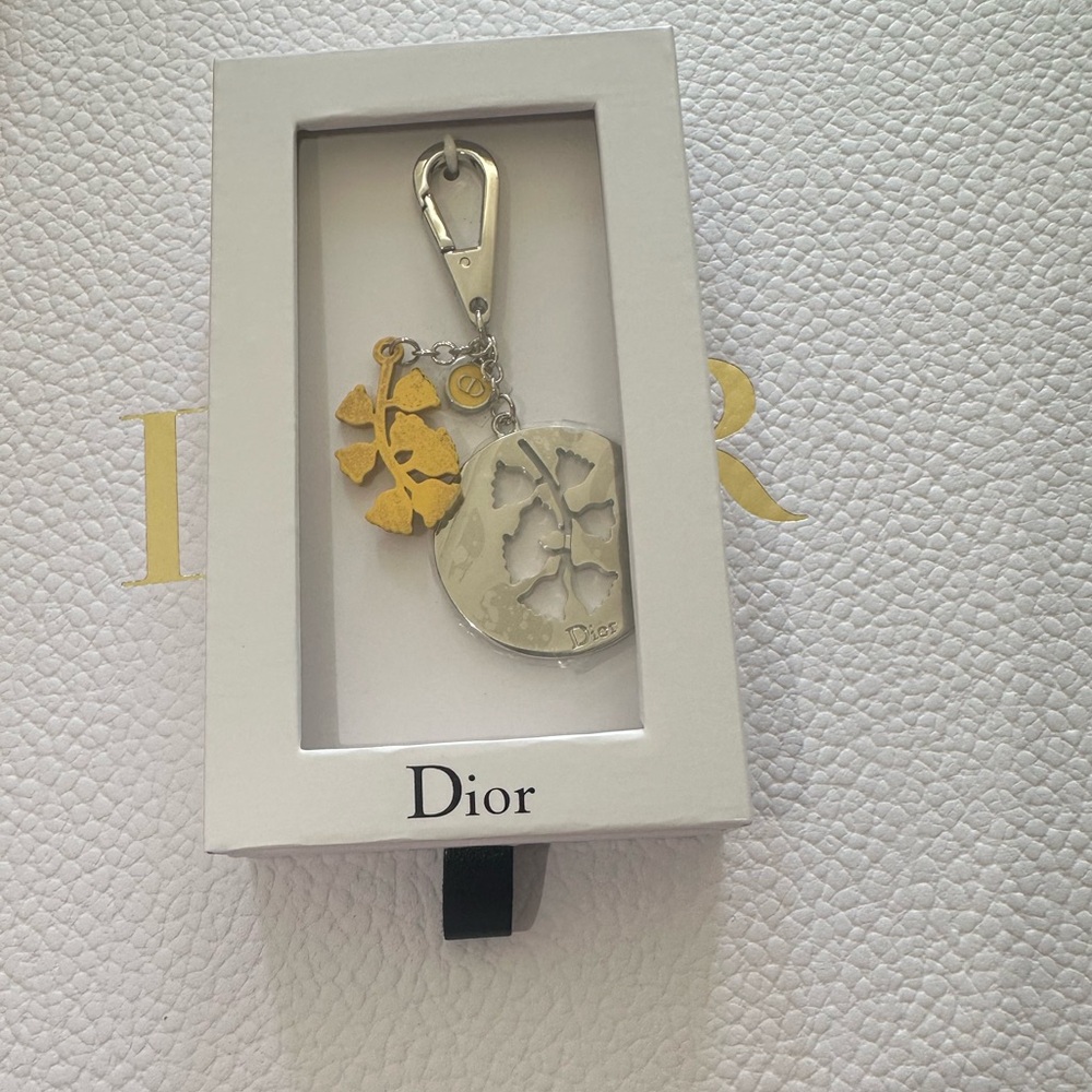 Christian Dior Lily of The Valley Key Holder
Charm (Dior Beauty New in Box)